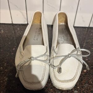 Ron White women’s driving Loafers, white with silver bow made in Italy size 5.5